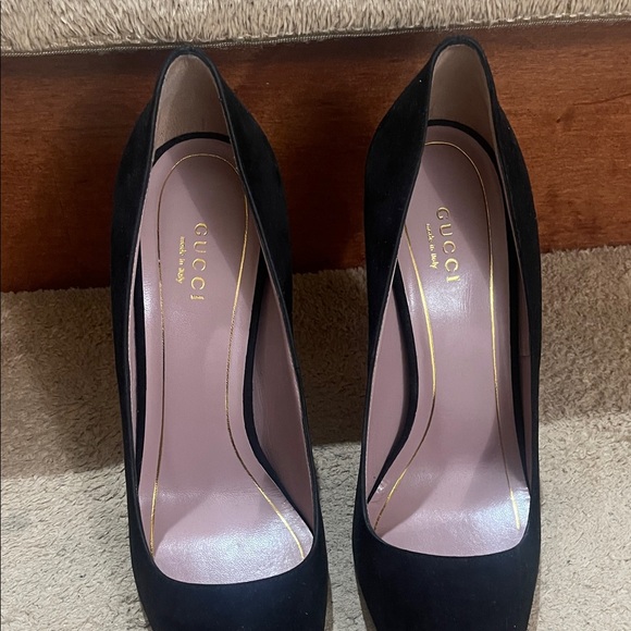 Gucci Black Suede Heels with Gold Accent - Picture 4 of 13